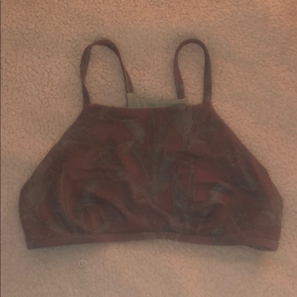 Reversible RVCA top